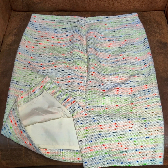 Absolute PERFECTION! J. crew size 0 pencil skirt - Picture 6 of 8
